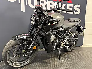 Used 2025 Honda CB125R - Interior and Exterior details 16