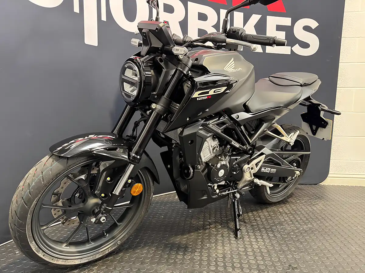 Used 2025 Honda CB125R - Interior and Exterior details 16