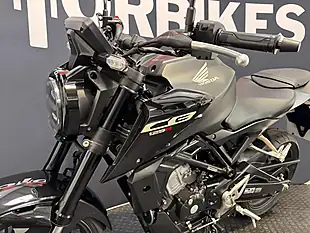 Used 2025 Honda CB125R - Interior and Exterior details 17
