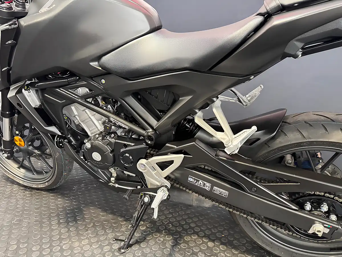 Used 2025 Honda CB125R - Interior and Exterior details 19