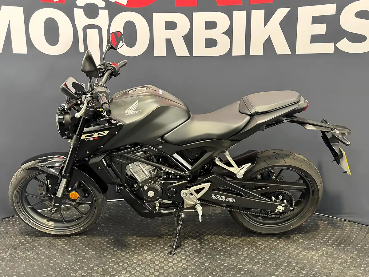 Used 2025 Honda CB125R - Interior and Exterior details 4