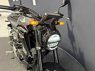 Used 2025 Honda CB125R - Interior and Exterior details 8