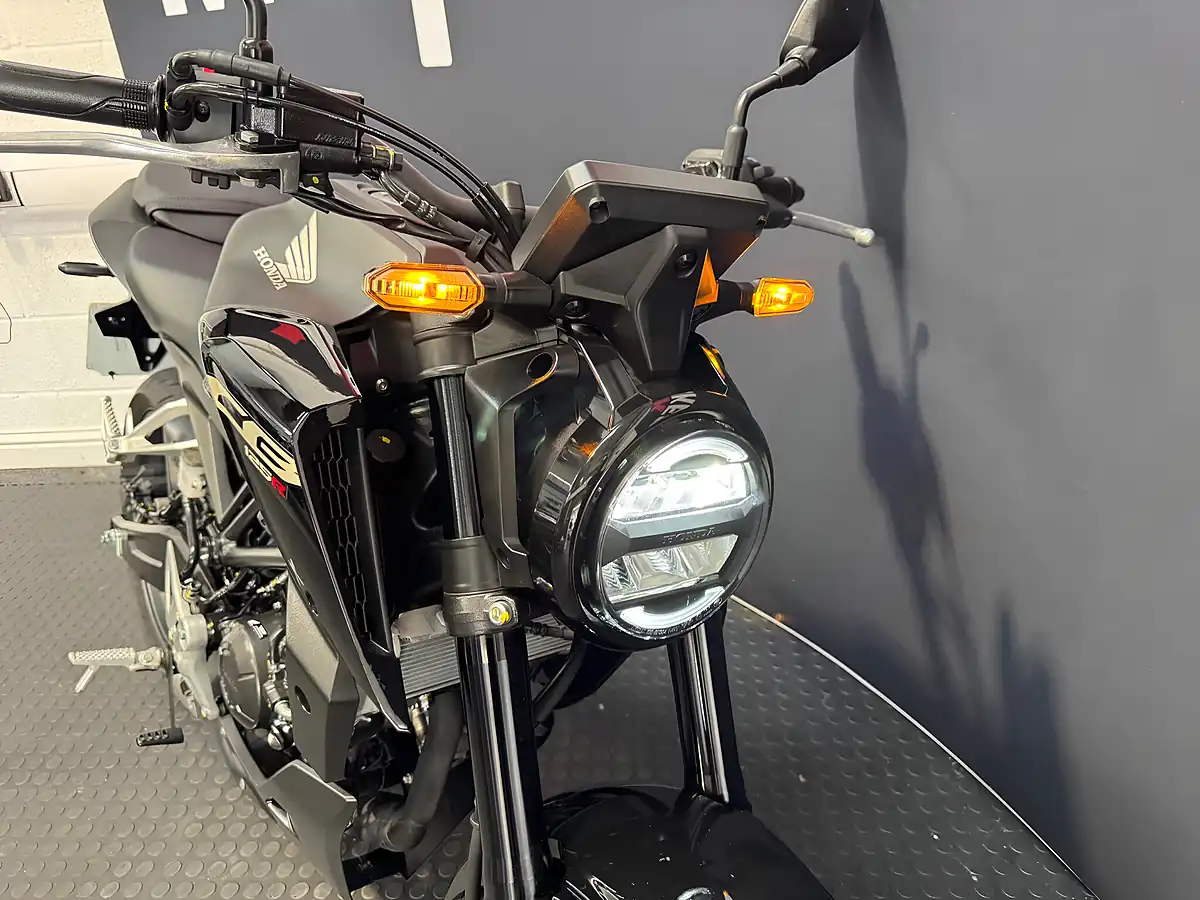 Used 2025 Honda CB125R - Interior and Exterior details 8