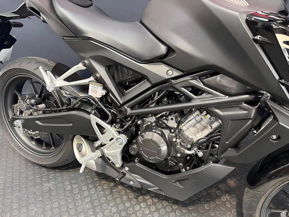 Used 2025 Honda CB125R - Interior and Exterior details 9
