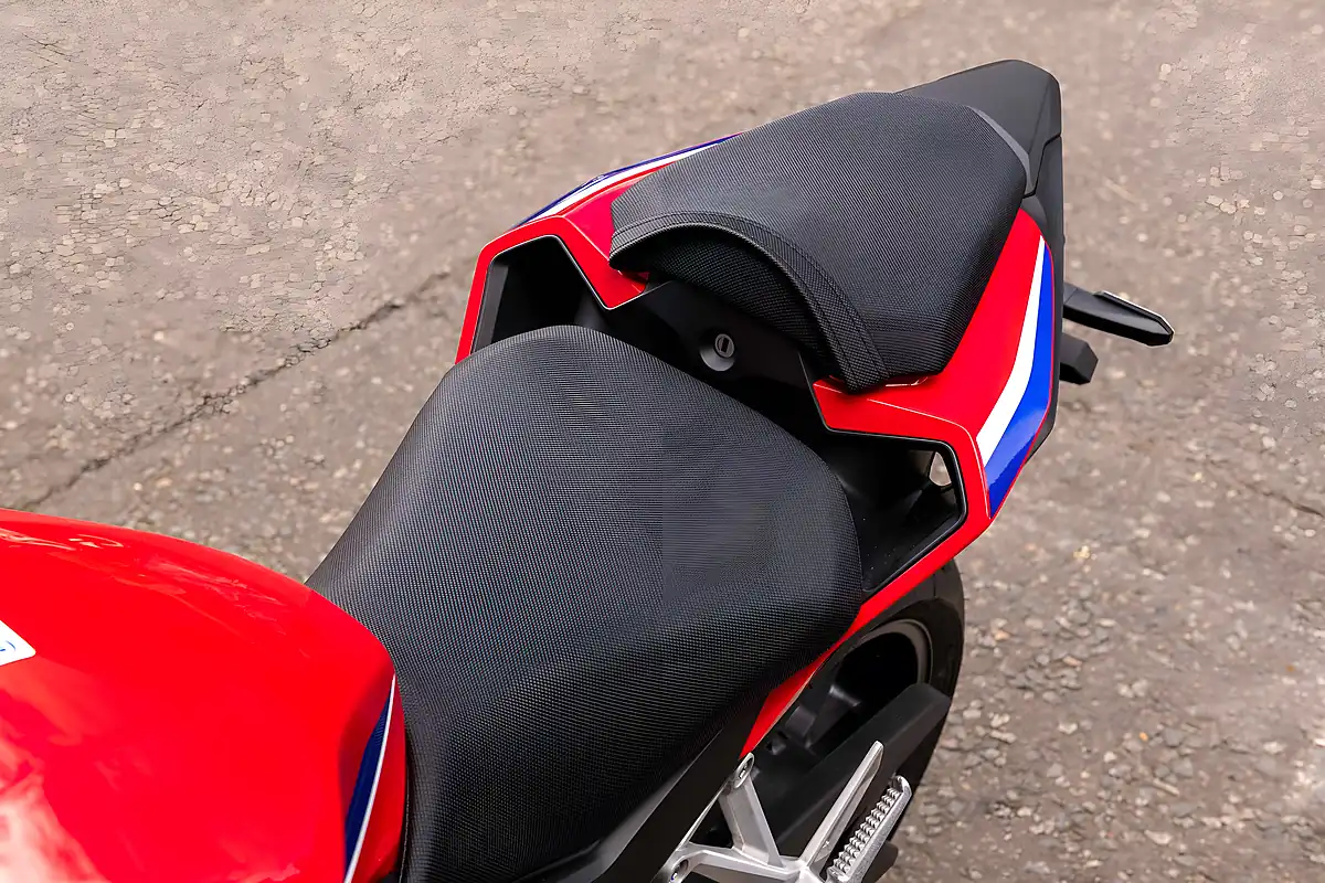 Used 2025 Honda CBR500R Grand Prix Red - Interior and Exterior details 11