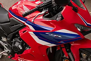 Used 2025 Honda CBR500R Grand Prix Red - Interior and Exterior details 12