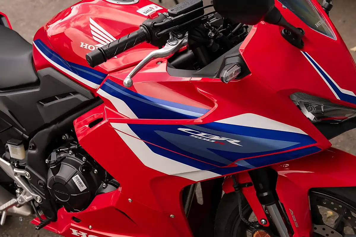 Used 2025 Honda CBR500R Grand Prix Red - Interior and Exterior details 12