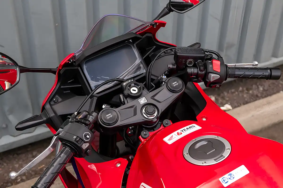 Used 2025 Honda CBR500R Grand Prix Red - Interior and Exterior details 9