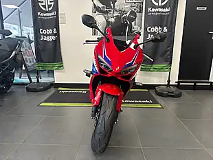 Used 2025 Honda CBR650R Sports Red - Interior and Exterior details 10