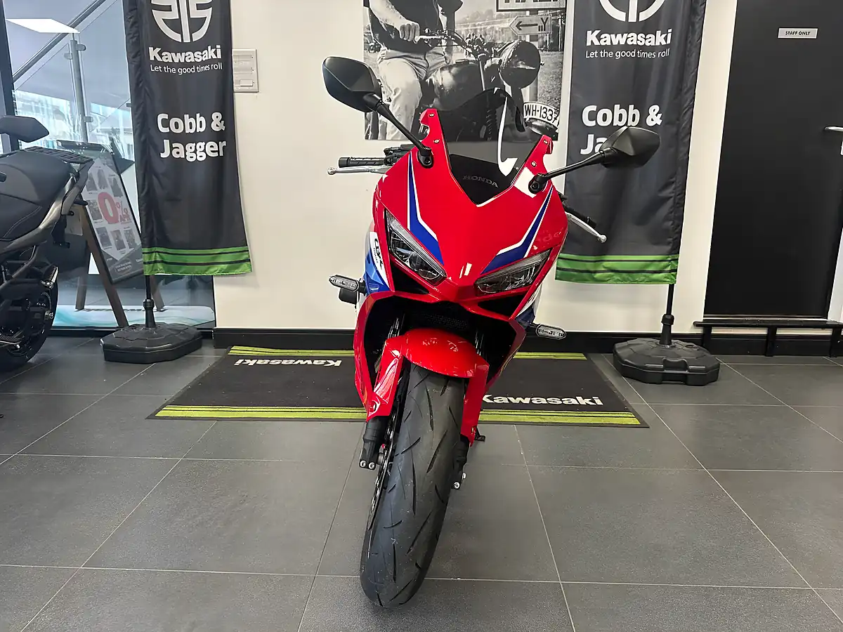 Used 2025 Honda CBR650R Sports Red - Interior and Exterior details 10