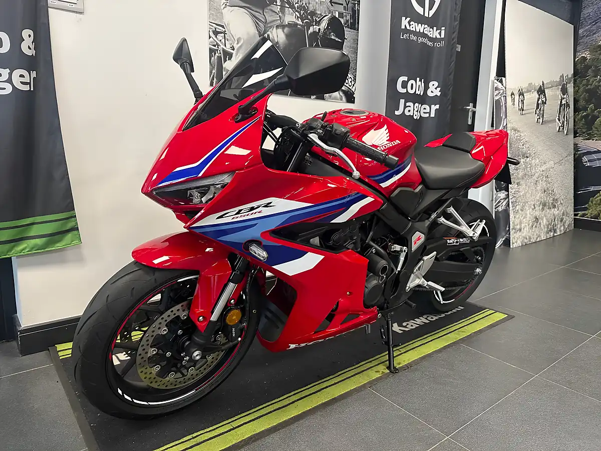 Used 2025 Honda CBR650R Sports Red - Interior and Exterior details 12