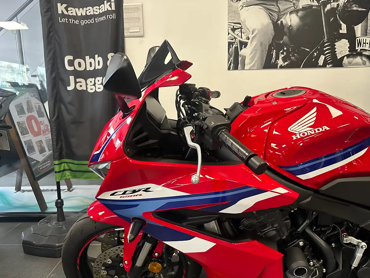 Used 2025 Honda CBR650R Sports Red - Interior and Exterior details 14