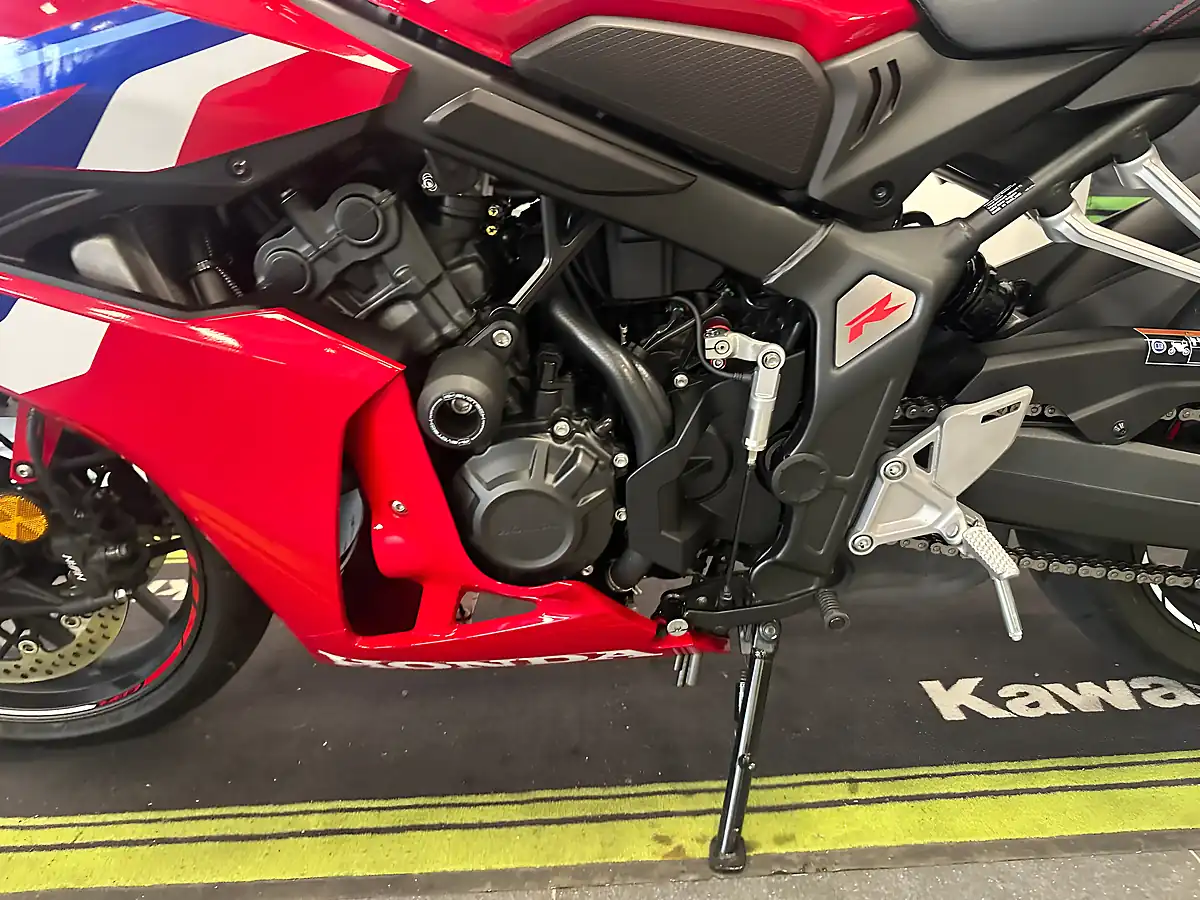 Used 2025 Honda CBR650R Sports Red - Interior and Exterior details 15