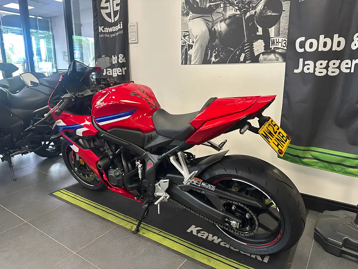 Used 2025 Honda CBR650R Sports Red - Interior and Exterior details 18