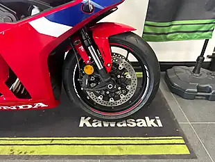 Used 2025 Honda CBR650R Sports Red - Interior and Exterior details 7