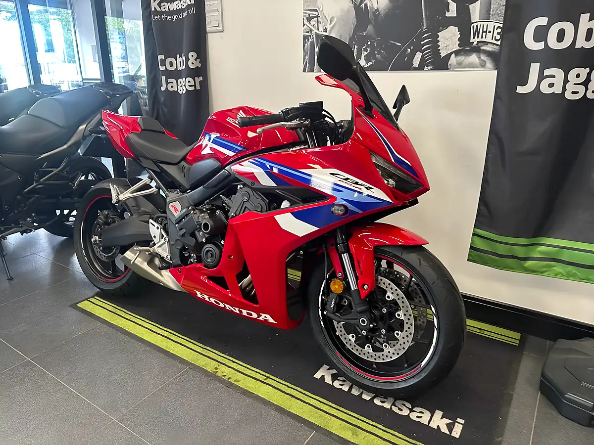 Used 2025 Honda CBR650R Sports Red - Interior and Exterior details 8