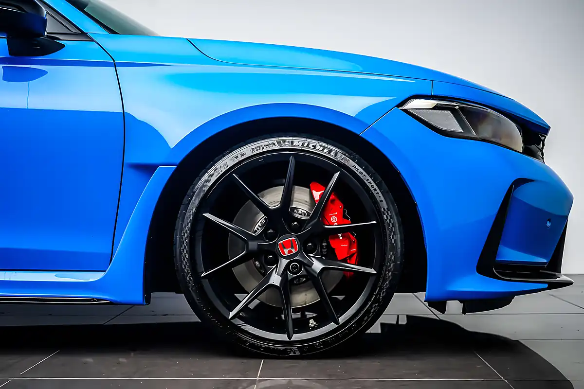 Used 2025 Honda Civic Type R Racing Blue Pearl - Interior and Exterior details 10