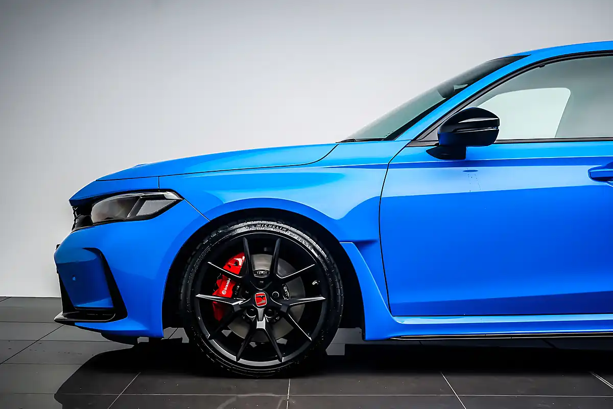Used 2025 Honda Civic Type R Racing Blue Pearl - Interior and Exterior details 12