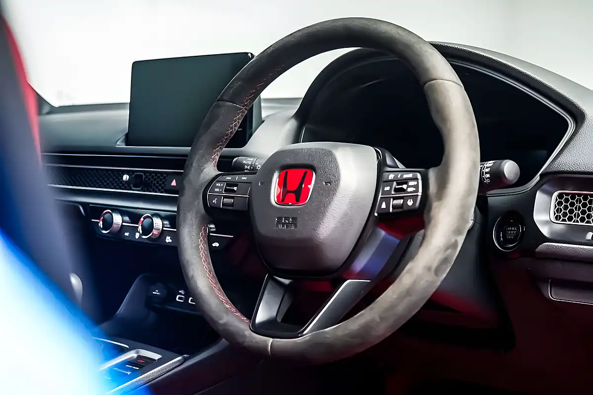 Used 2025 Honda Civic Type R Racing Blue Pearl - Interior and Exterior details 18