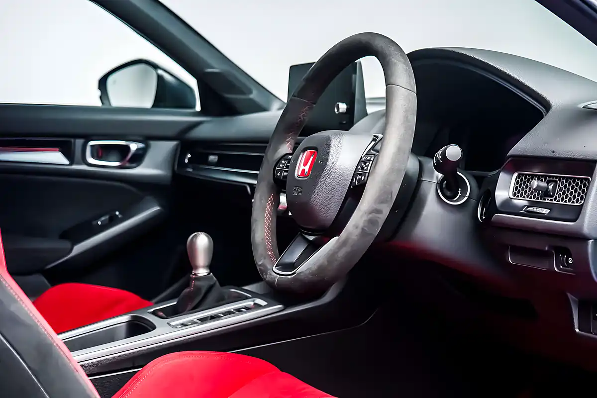 Used 2025 Honda Civic Type R Racing Blue Pearl - Interior and Exterior details 9