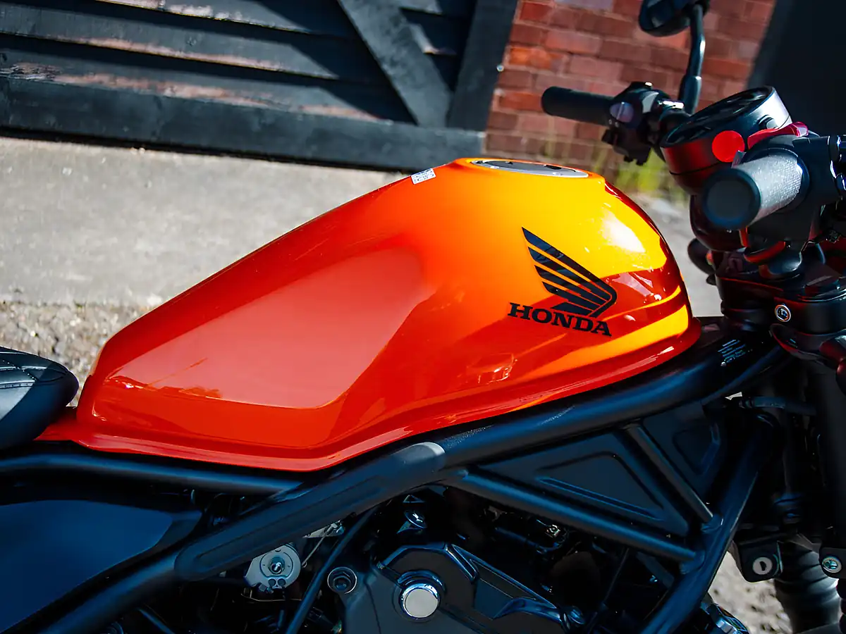 Used 2025 Honda CMX500 A2-L Orange - Interior and Exterior details 5