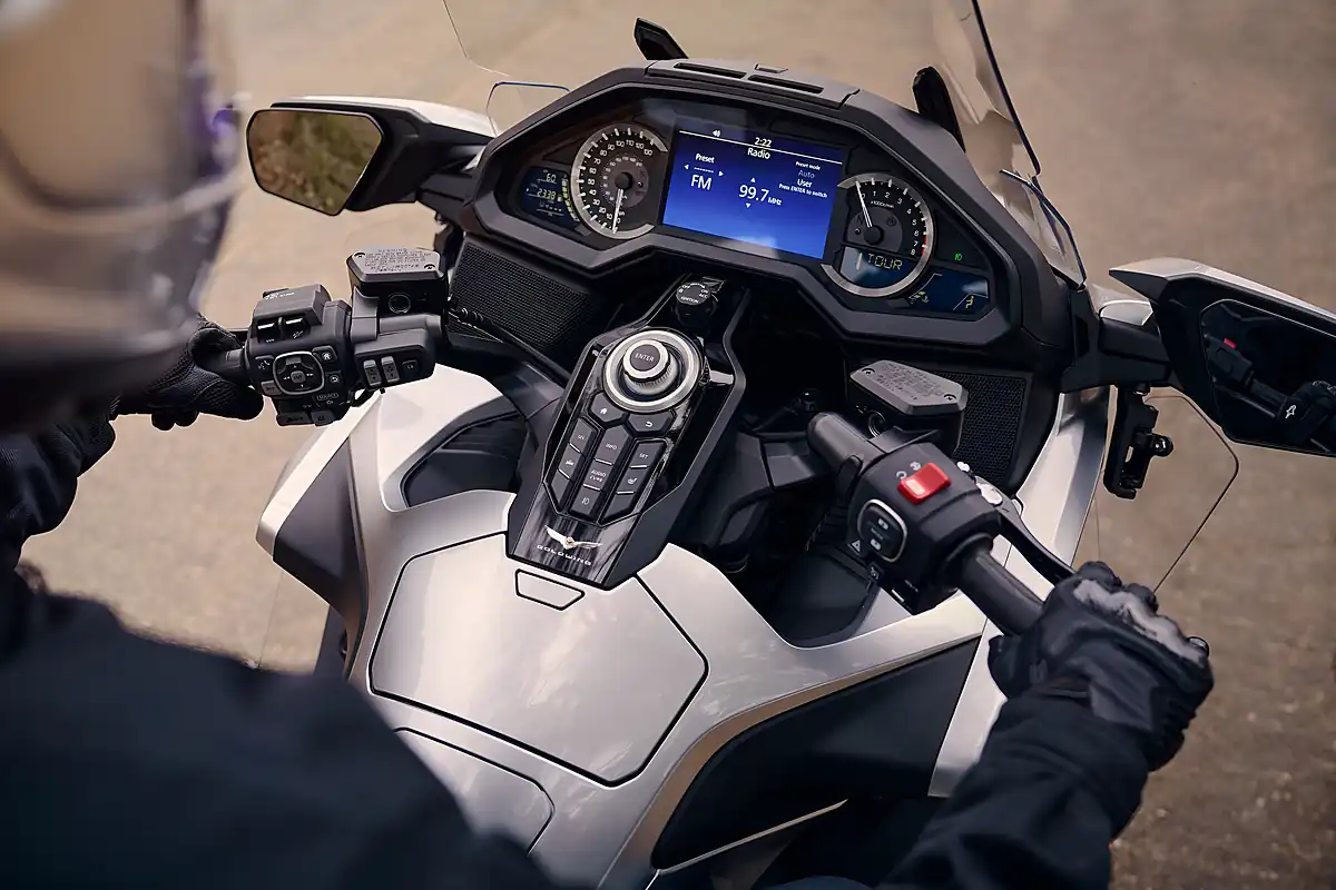 Used 2025 Honda GL1800 Gold Wing Tour Silver - Interior and Exterior details 9