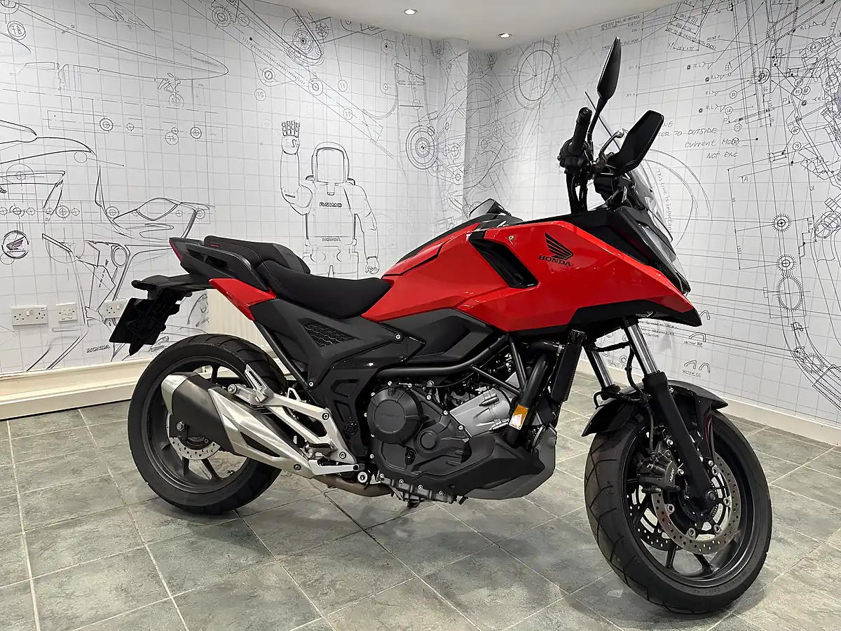 Used 2025 Honda NC750X Adventure Red - Interior and Exterior details 2