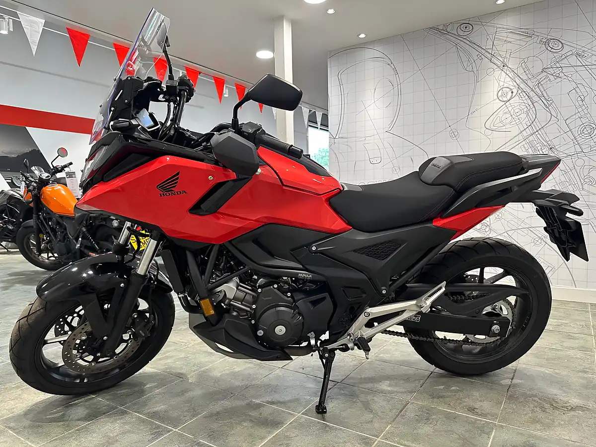 Used 2025 Honda NC750X Adventure Red - Interior and Exterior details 4