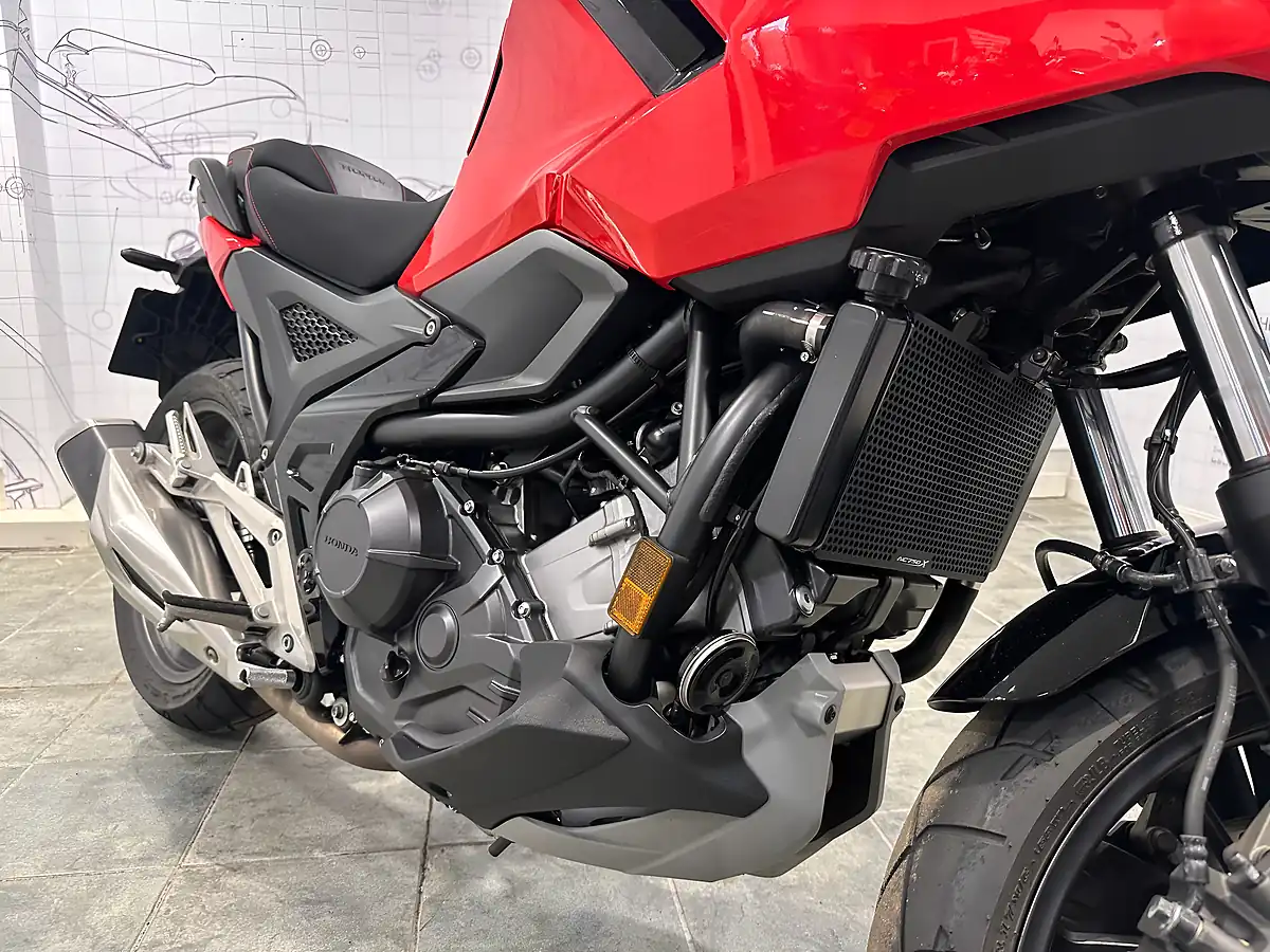 Used 2025 Honda NC750X Adventure Red - Interior and Exterior details 6
