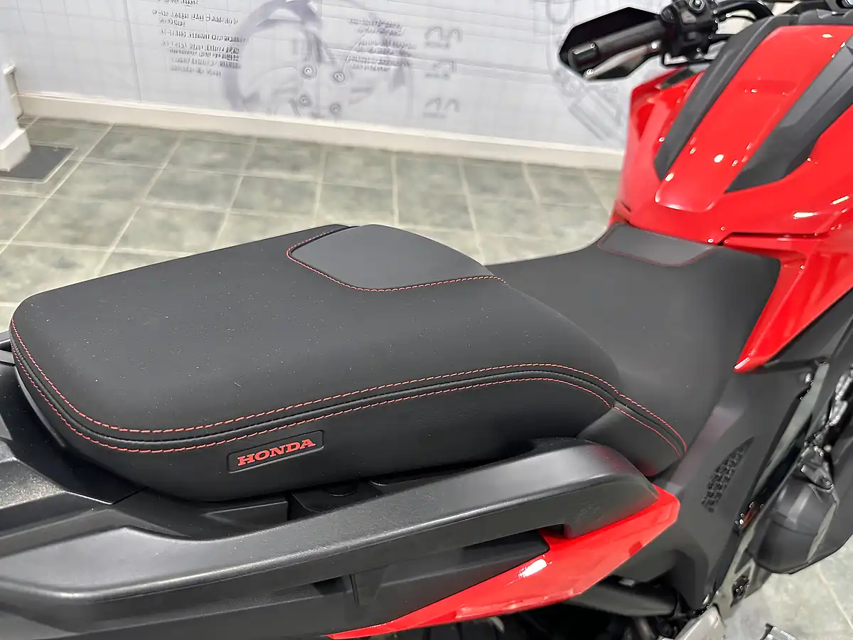 Used 2025 Honda NC750X Adventure Red - Interior and Exterior details 7
