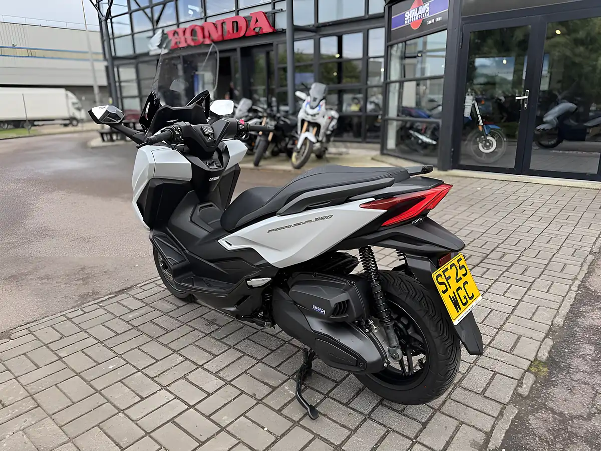 Used 2025 Honda Nss 350 a-S White - Interior and Exterior details 7