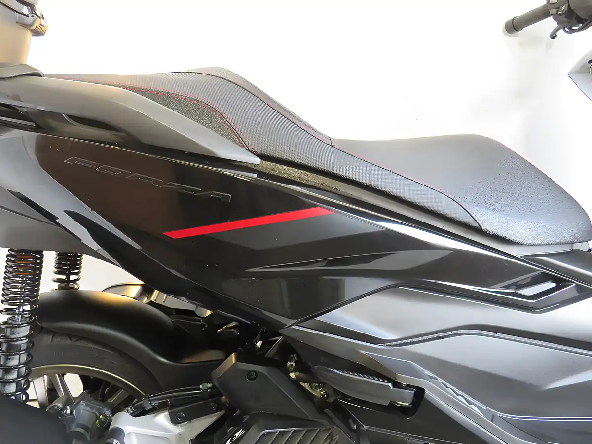 Used 2025 Honda NSS125 Forza Black - Interior and Exterior details 10