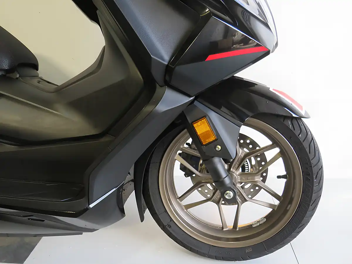 Used 2025 Honda NSS125 Forza Black - Interior and Exterior details 17