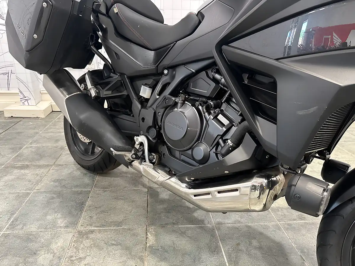 Used 2025 Honda NT1100 Black - Interior and Exterior details 7