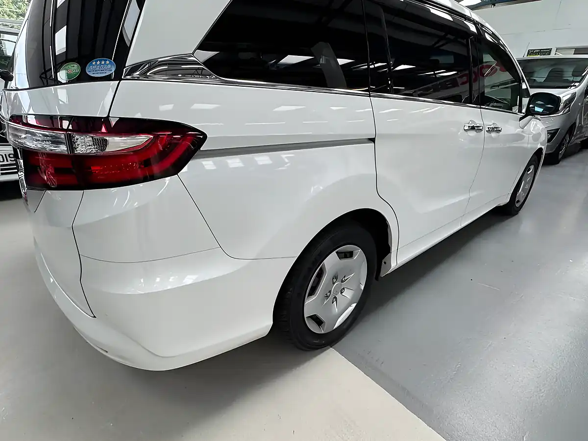 Used 2025 Honda Odyssey Luxury - Interior and Exterior details 12