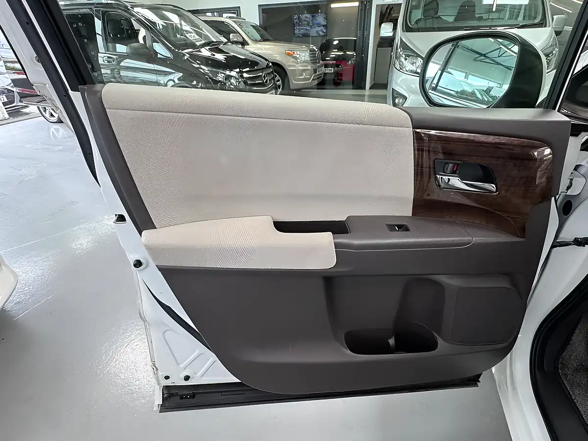 Used 2025 Honda Odyssey Luxury - Interior and Exterior details 17