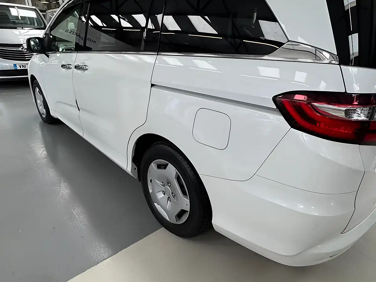 Used 2025 Honda Odyssey Luxury - Interior and Exterior details 5