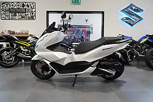 Used 2025 Honda Pcx 125 Pcx White Metallic - Interior and Exterior details 2