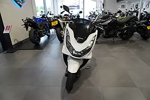 Used 2025 Honda Pcx 125 Pcx White Metallic - Interior and Exterior details 3