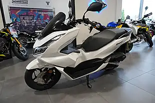 Used 2025 Honda Pcx 125 Pcx White Metallic - Interior and Exterior details 6