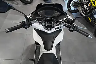 Used 2025 Honda Pcx 125 Pcx White Metallic - Interior and Exterior details 7