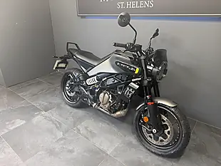 Used 2025 Husqvarna Svartpilen Black - Interior and Exterior details 2