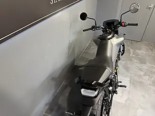 Used 2025 Husqvarna Svartpilen Black - Interior and Exterior details 9
