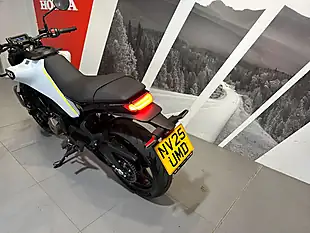 Used 2025 Husqvarna Vitpilen 401 White - Interior and Exterior details 10