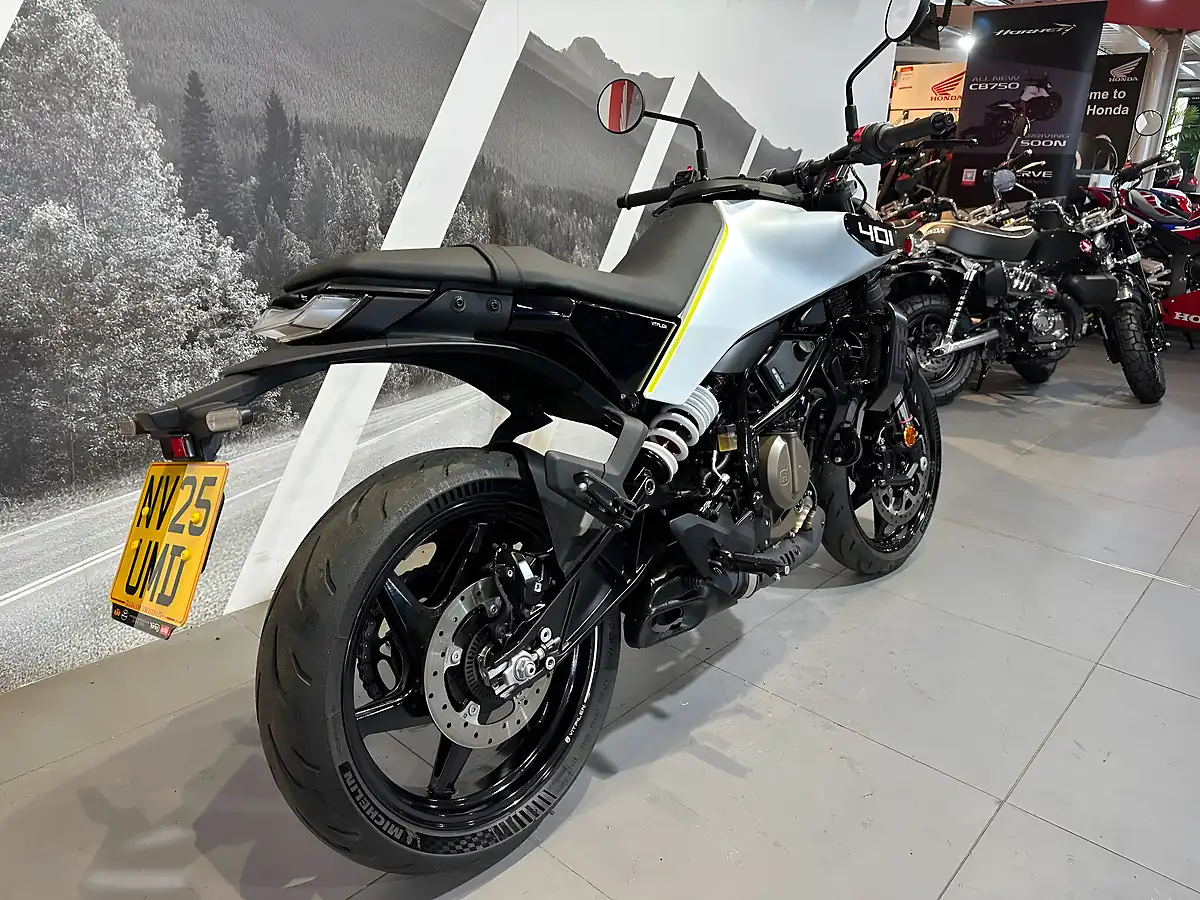 Used 2025 Husqvarna Vitpilen 401 White - Interior and Exterior details 12