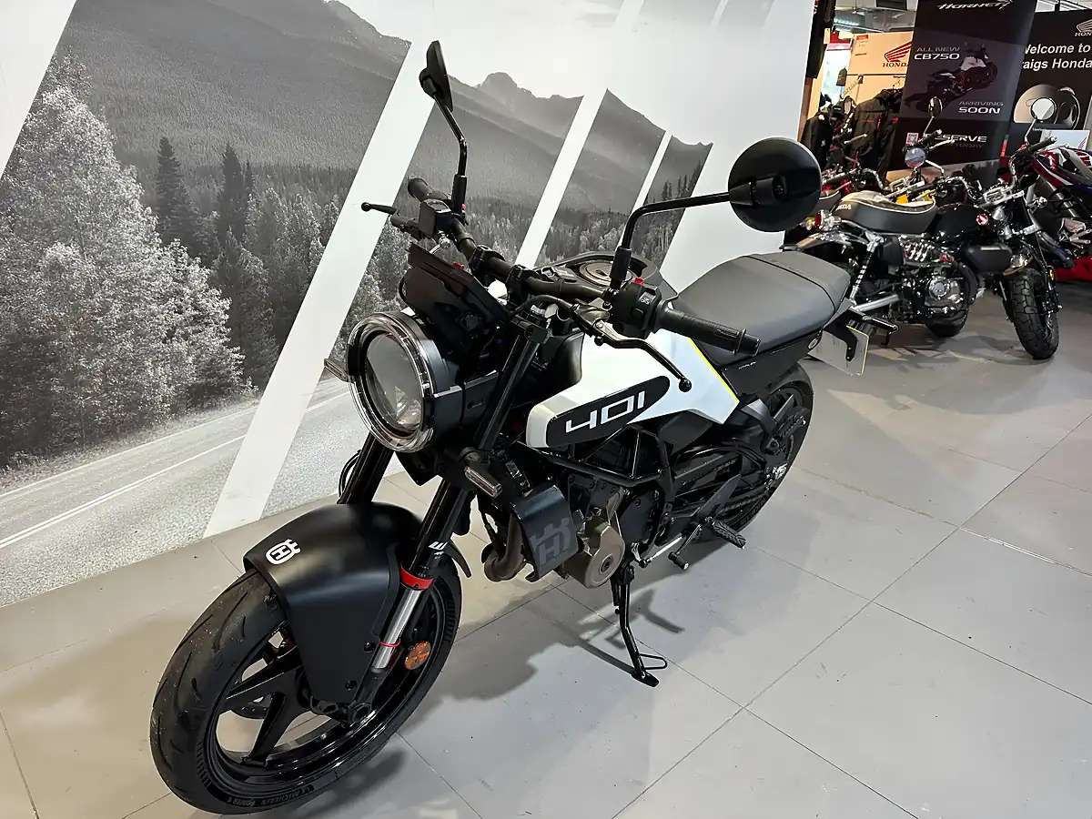 Used 2025 Husqvarna Vitpilen 401 White - Interior and Exterior details 2