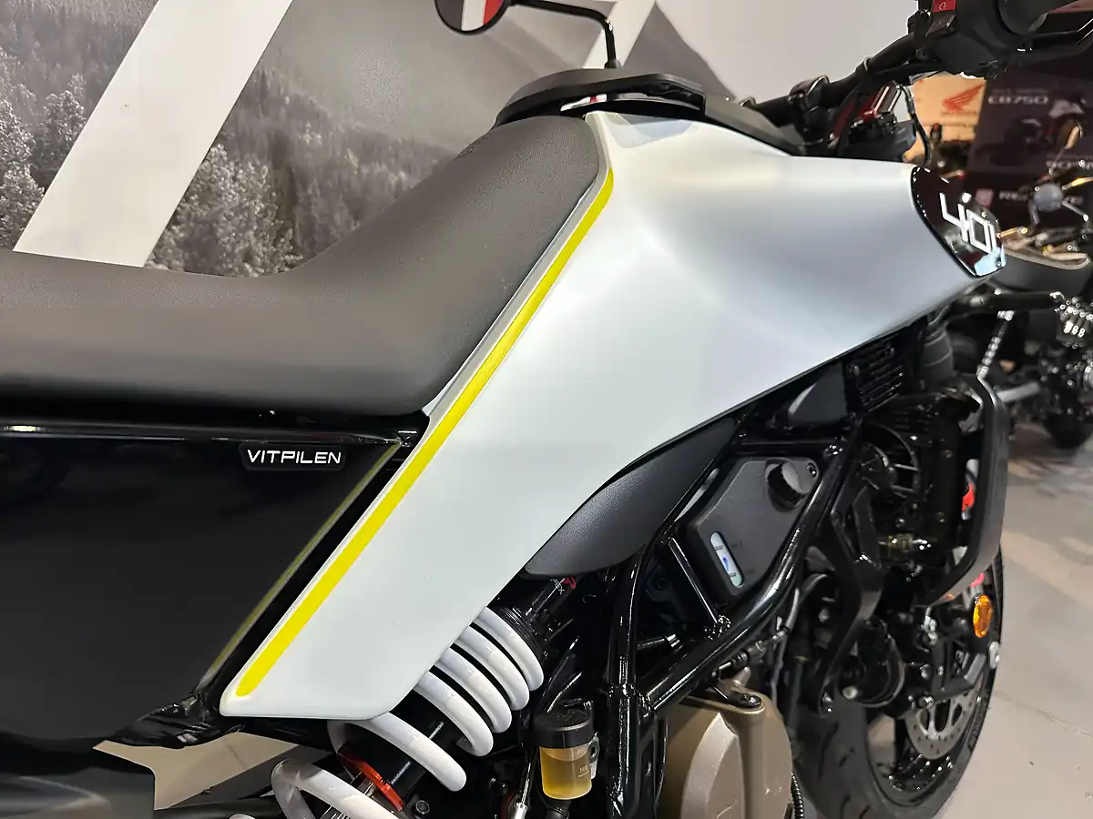 Used 2025 Husqvarna Vitpilen 401 White - Interior and Exterior details 4