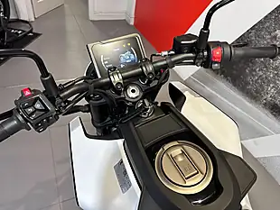 Used 2025 Husqvarna Vitpilen 401 White - Interior and Exterior details 6