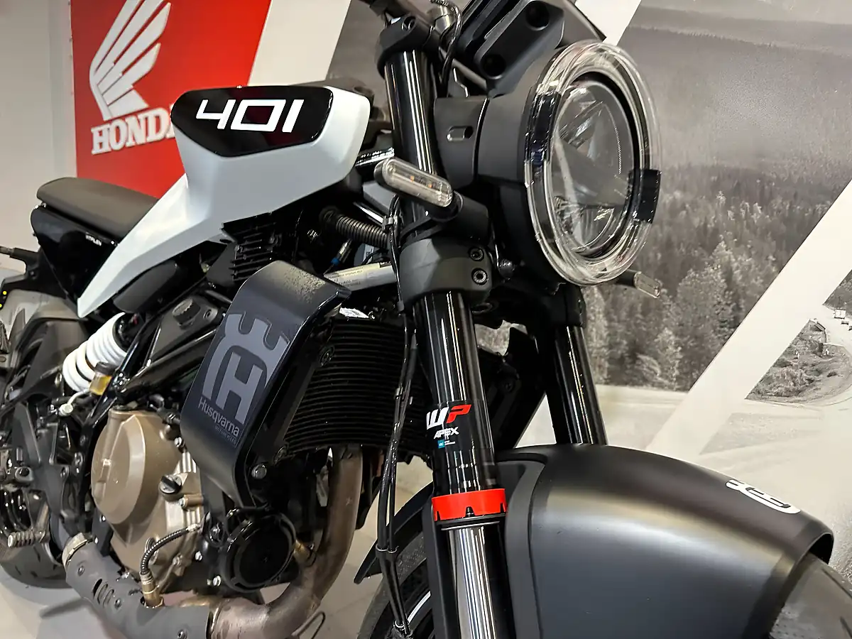 Used 2025 Husqvarna Vitpilen 401 White - Interior and Exterior details 7