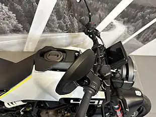 Used 2025 Husqvarna Vitpilen 401 White - Interior and Exterior details 8